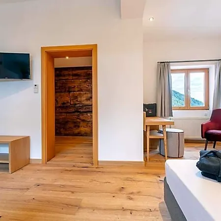 Hotell Adler Damuels